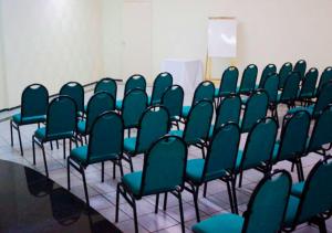 a group of chairs lined up in a room at Hotel Harbor Inn Londrina in Londrina