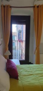 A bed or beds in a room at espai Abadia