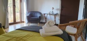 A bed or beds in a room at espai Abadia