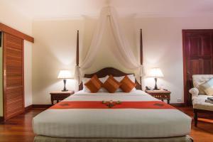 Letto o letti in una camera di Palace Residence & Villa Siem Reap