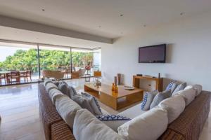 TV a/nebo společenská místnost v ubytování Apartamento en Punta de Mita, Nayarit Mexico frente a la Playa