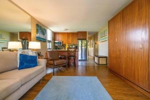 a living room with a couch and a kitchen at Kealia Resort 309 in Kihei