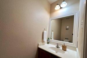 Gallery image of Cozy 3-bed Garden Home - 10 mins to UT Stadium and Downtown Austin in Austin