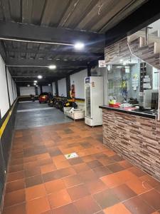 un garaje con en HOTEL SELECT en Medellín