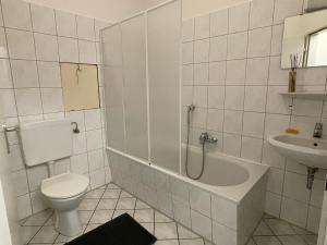 Ванная комната в Zentrale und großzügige Monteurswohnung