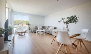 A seating area at Clauhomes Vista Al Mar