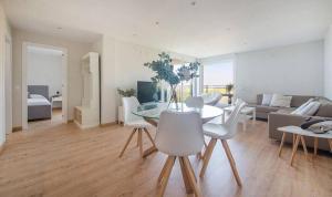 A seating area at Clauhomes Vista Al Mar