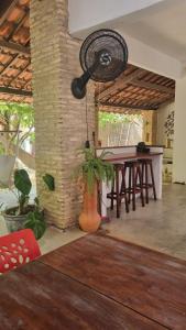 a living room with a table and a fan at Casa Mangue in Camocim