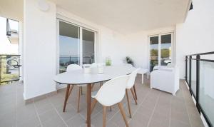 A balcony or terrace at Clauhomes Vista Al Mar