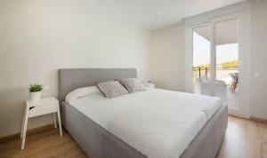 A bed or beds in a room at Clauhomes Vista Al Mar