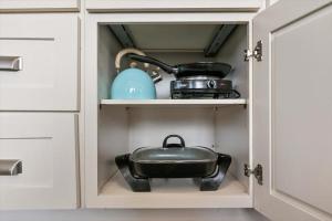 Dapur atau dapur kecil di Unit 16 Maui Ohana Modern Studio