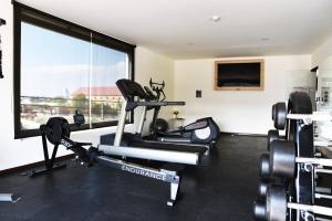 Fitness centrum a/nebo fitness zařízení v ubytování Fato Hotel
