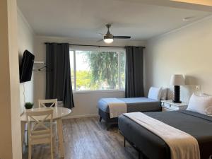 Ένα ή περισσότερα κρεβάτια σε δωμάτιο στο Unit 19 Maui Ohana Modern Studio