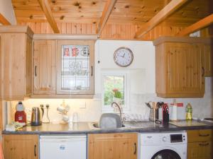 Una cocina o kitchenette en The Cottage