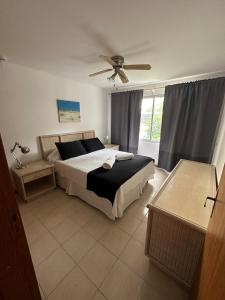 a bedroom with a bed and a ceiling fan at Hotel Club de La Barra in Punta del Este