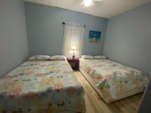 Beach House with Ocean view客房内的一张或多张床位