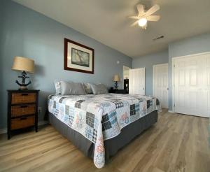 Beach House with Ocean view客房内的一张或多张床位