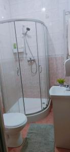 Et badeværelse på Noclegi Arka