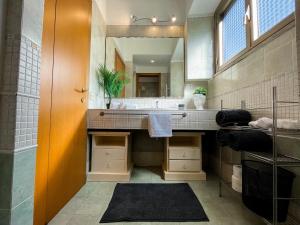 A bathroom at Sestio House