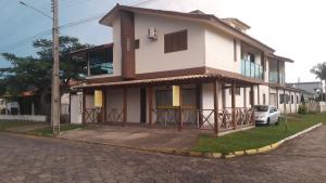 a house on the side of a street at POUSADA CHALEIRA PRETA - Hospedagem & Conveniência in Arroio do Silva