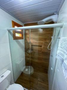 Imagen de la galería de Chalé Envidraçado Recanto Verde dos Canyons, en Praia Grande