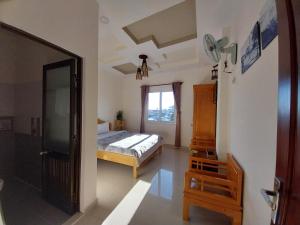 a bedroom with a bed and a window at Cam Ly Homestay in Da Lat