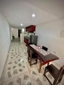 a kitchen with a wooden table and a dining room at Acogedor apartamento amoblado con parqueadero in Valledupar