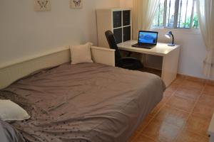 A television and/or entertainment centre at Villa Las Golondrinas