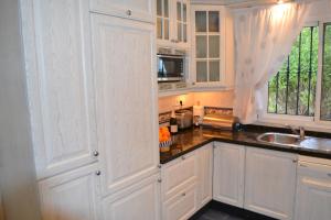 A kitchen or kitchenette at Villa Las Golondrinas