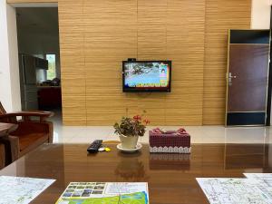 喔！宿噢民宿電視和／或娛樂中心