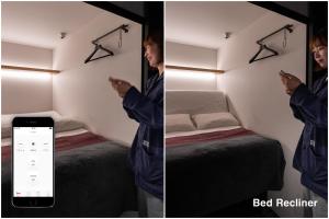 una persona parada en una habitación con una cama y un teléfono en The Millennials Shibuya, en Tokio