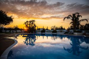 Bazén v ubytování Magaggiari Hotel Resort nebo v jeho okolí
