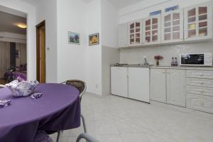 Una cocina o zona de cocina en Apartments Milić