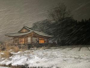 Hanok Stay - JukRokJungSa v zimě