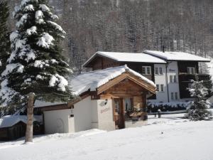 Chalet Stadel semasa musim sejuk