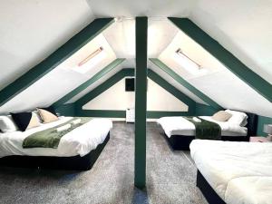 a room with three beds in a attic at 3 bedroom house near the city in Gateshead