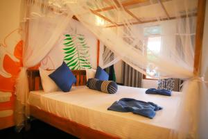 Postel nebo postele na pokoji v ubytování Ruwan Jungle Homestay