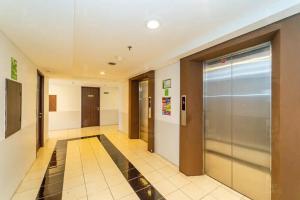 Fotografie z fotogalerie ubytování RedLiving Apartemen Serpong Green View - Hapukh Room Tower B v destinaci Ciater-hilir