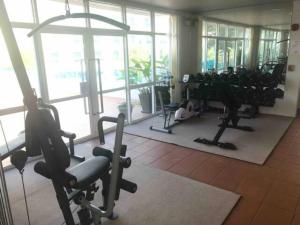 Fitness centrum a/nebo fitness zařízení v ubytování Grand Blue BestFamily Sea&Pool view 2BR apart 56m2