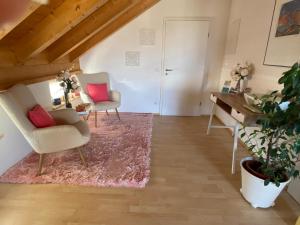 Een zitgedeelte bij Penthouse Bargholz