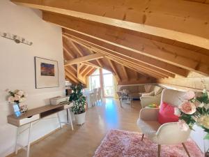 Een zitgedeelte bij Penthouse Bargholz