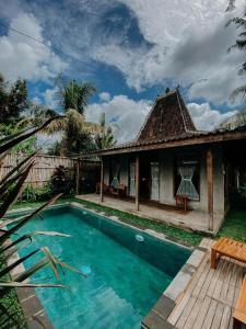 Piscina di Sarini Villas o nelle vicinanze