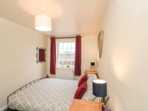 En eller flere senger på et rom på Apartment 1 Sneaton Hall