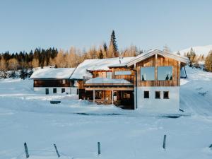 Obiekt Chalet Knappenhütte zimą