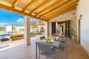 Bazén v ubytování Finca SERA Caimari by Mallorca Villa Selection nebo v jeho okolí