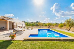 Bazén v ubytování Finca SERA Caimari by Mallorca Villa Selection nebo v jeho okolí