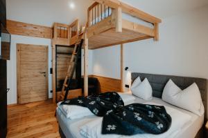 Łóżko lub łóżka w pokoju w obiekcie Chalet Knappenhütte