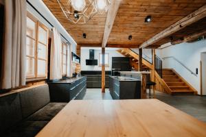 Kuchnia lub aneks kuchenny w obiekcie Chalet Knappenhütte