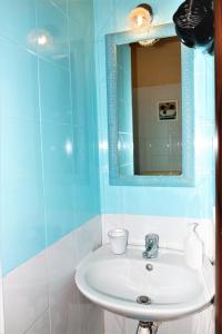 a bathroom with a sink and a mirror at Silton's Rooms in Rome