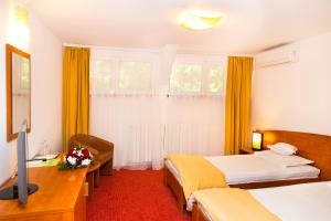 Postel nebo postele na pokoji v ubytování Hotel Herastrau